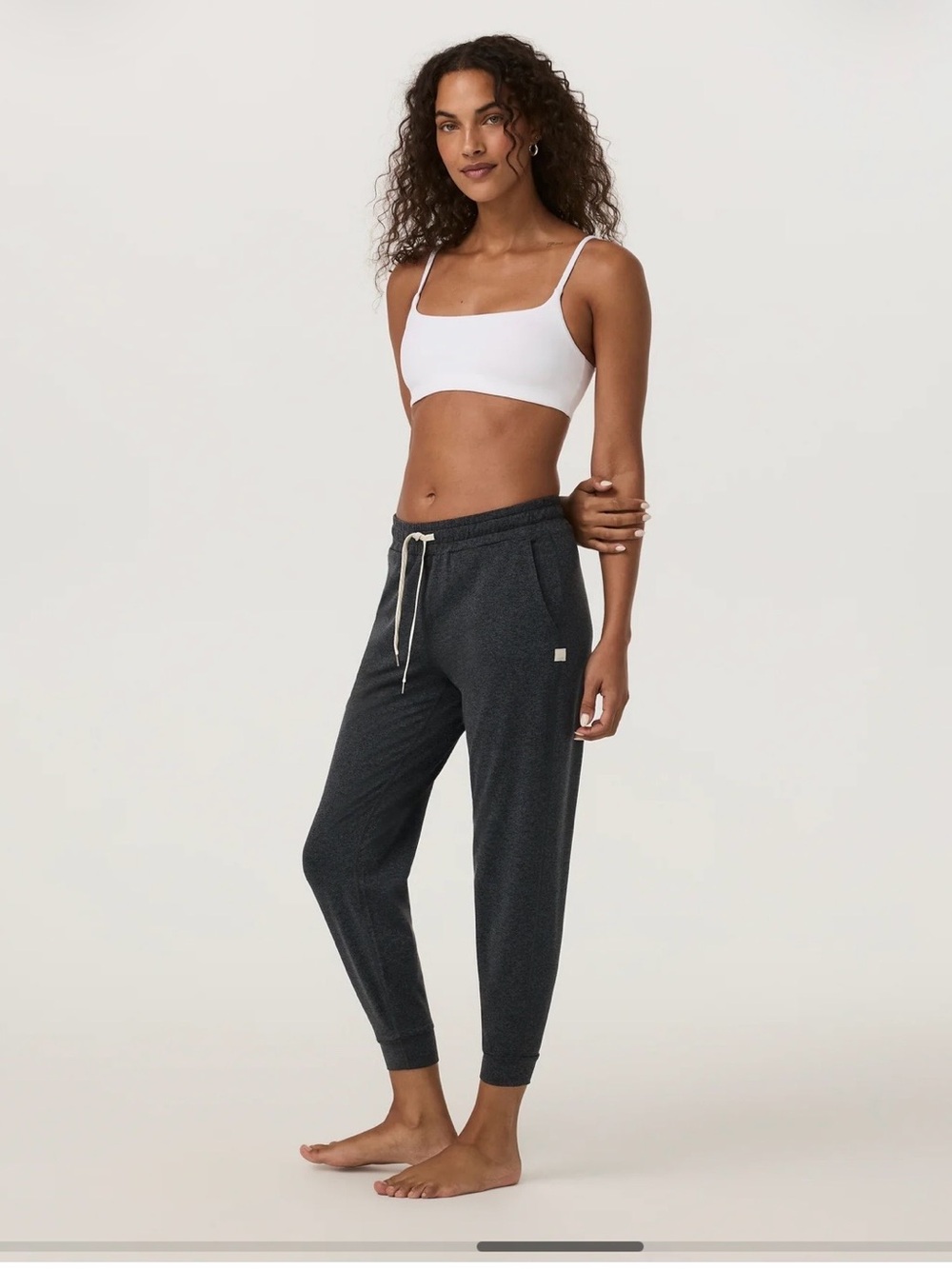 Vuori Performance Charcoal
Heather Drawstring
Joggers Cuffed Hem S